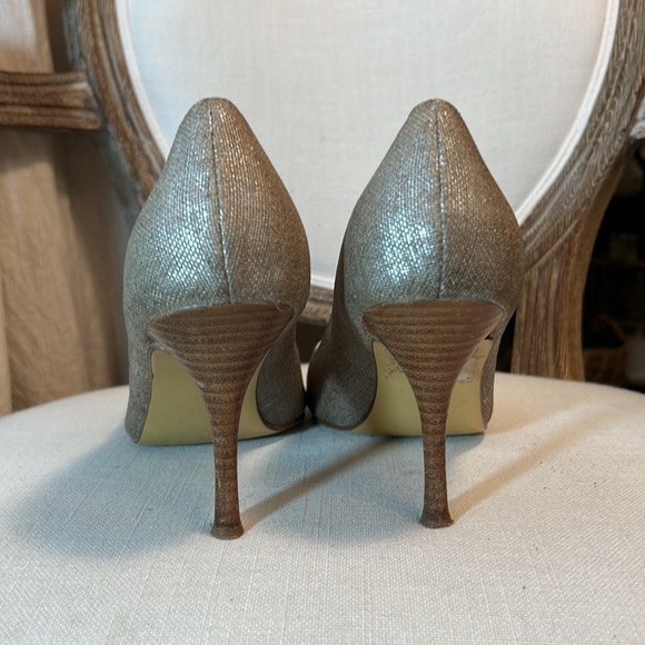 BEVERLY FELDMAN Tan Metallic Embellished Rhinestone Peep Toe Pumps Size 9.5 - Picture 8 of 12